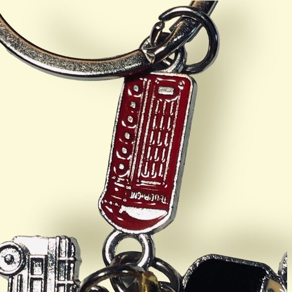 British-Themed Keychain With Crown Guard Bus & Phone Booth Charms - Picture 4 of 6